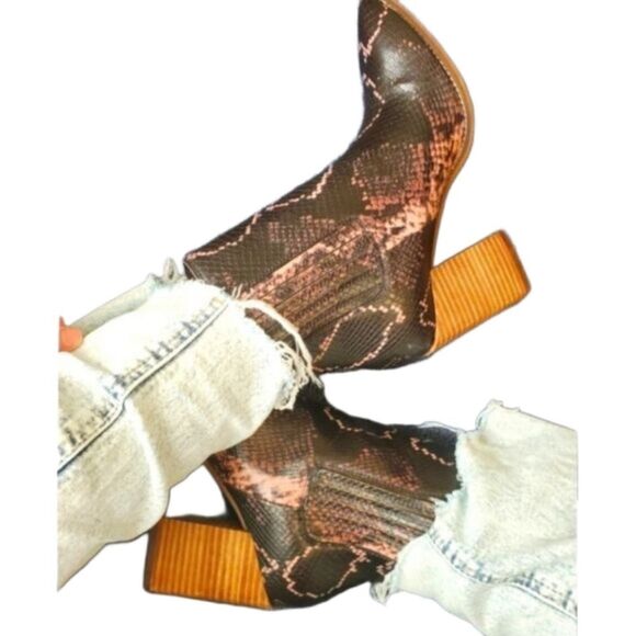 SNAKE SKIN MULTICOLOR BEAUTIFUL LADIES BOOTS SZ 6 - Picture 1 of 10